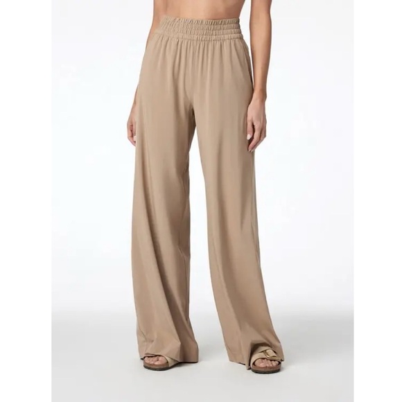 ✨ SOLD || Vuori Women’s Villa Wide Leg Pants in Goldenrod (Small) *FLAWS - Picture 10 of 11